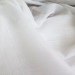 Qualitätsstoffe: Tagesvorhang MURTEN in weiss mit feinen Längsstreifen • rideaux123.ch